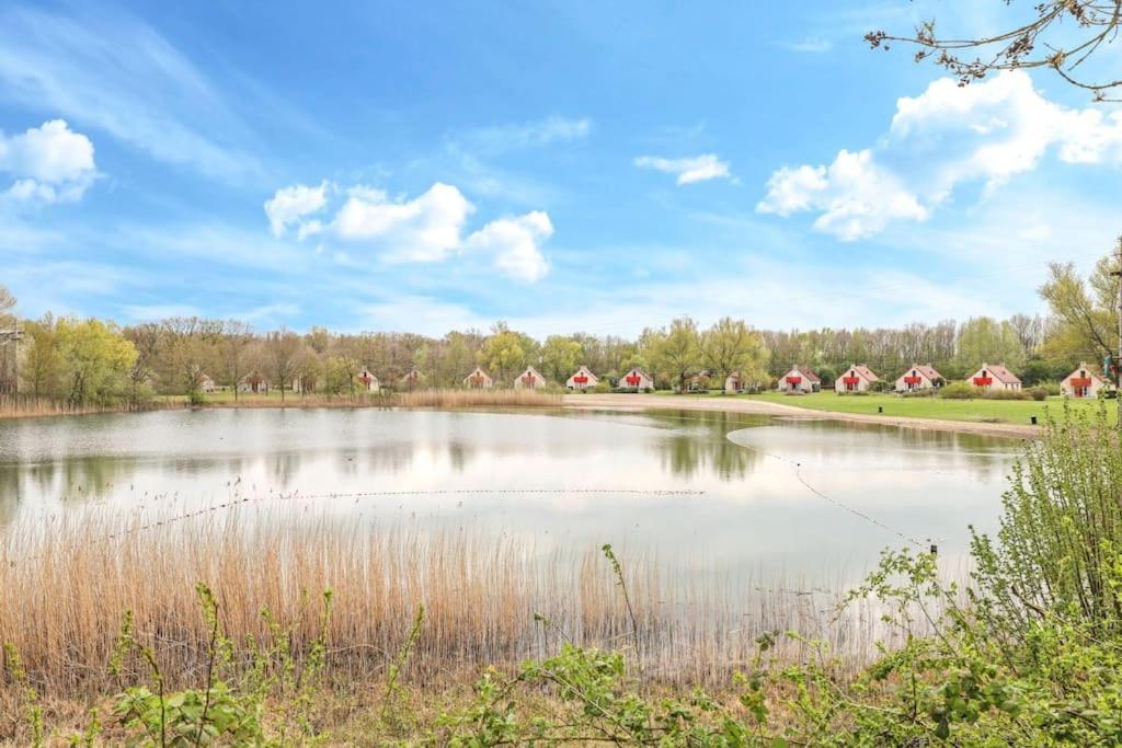 Gezellige Vakantiewoning Aan Het Water In Ewijk - Recreational Only No Workers Exterior foto